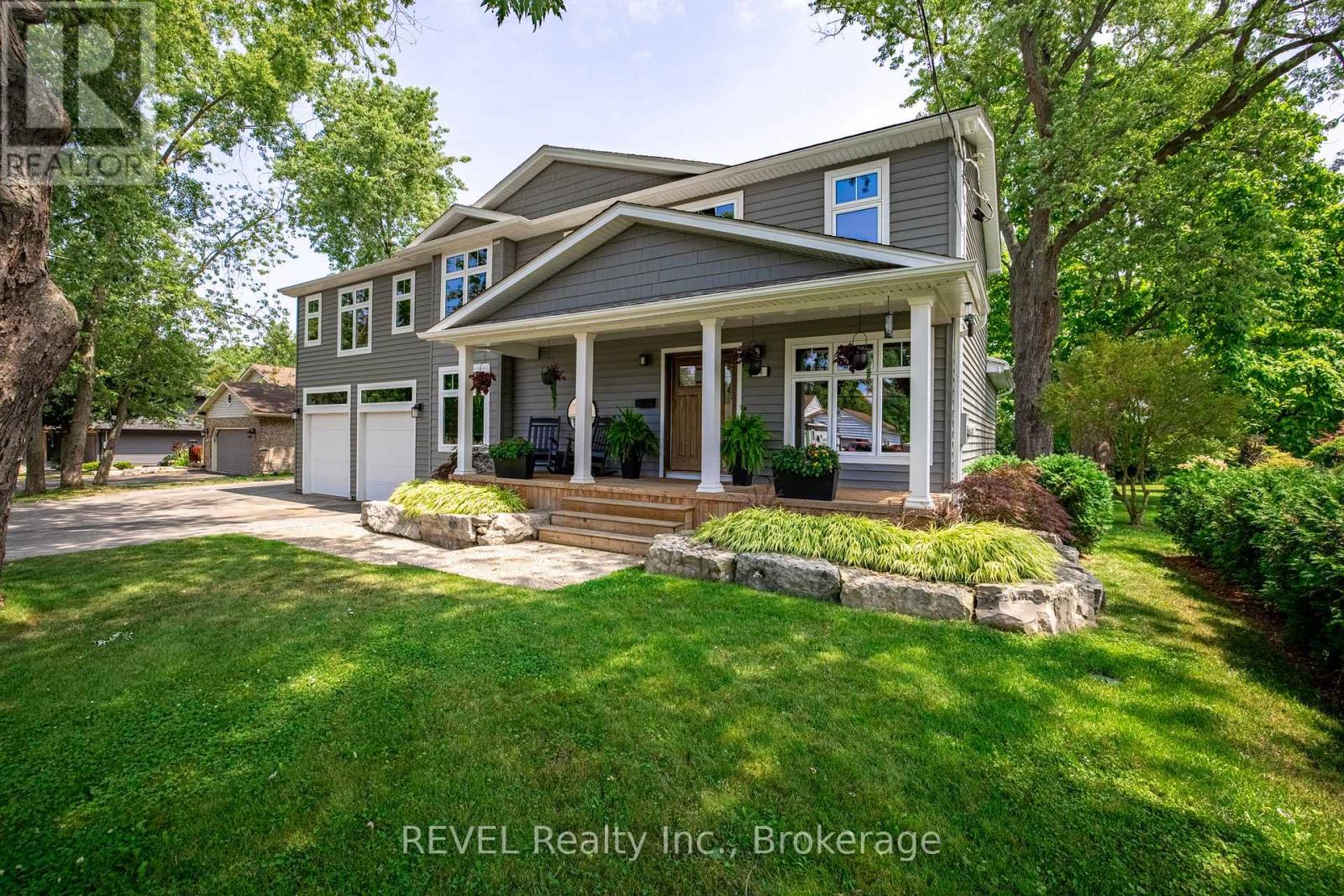 74 Montgomery Road, Welland, Ontario  L3C 2Y3 - Photo 3 - X12477410