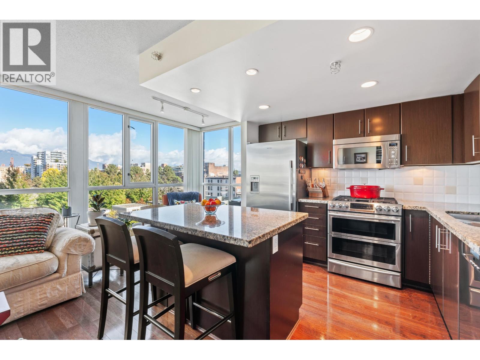 701 120 MILROSS AVENUE, Vancouver, British Columbia