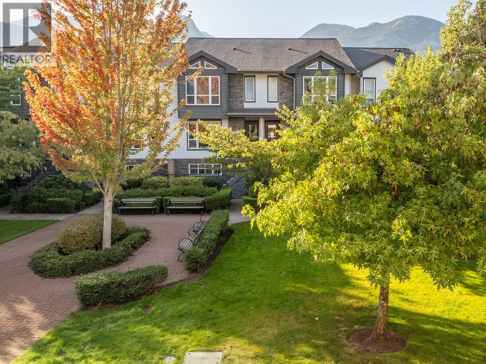 2 1261 MAIN STREET, Squamish, British Columbia