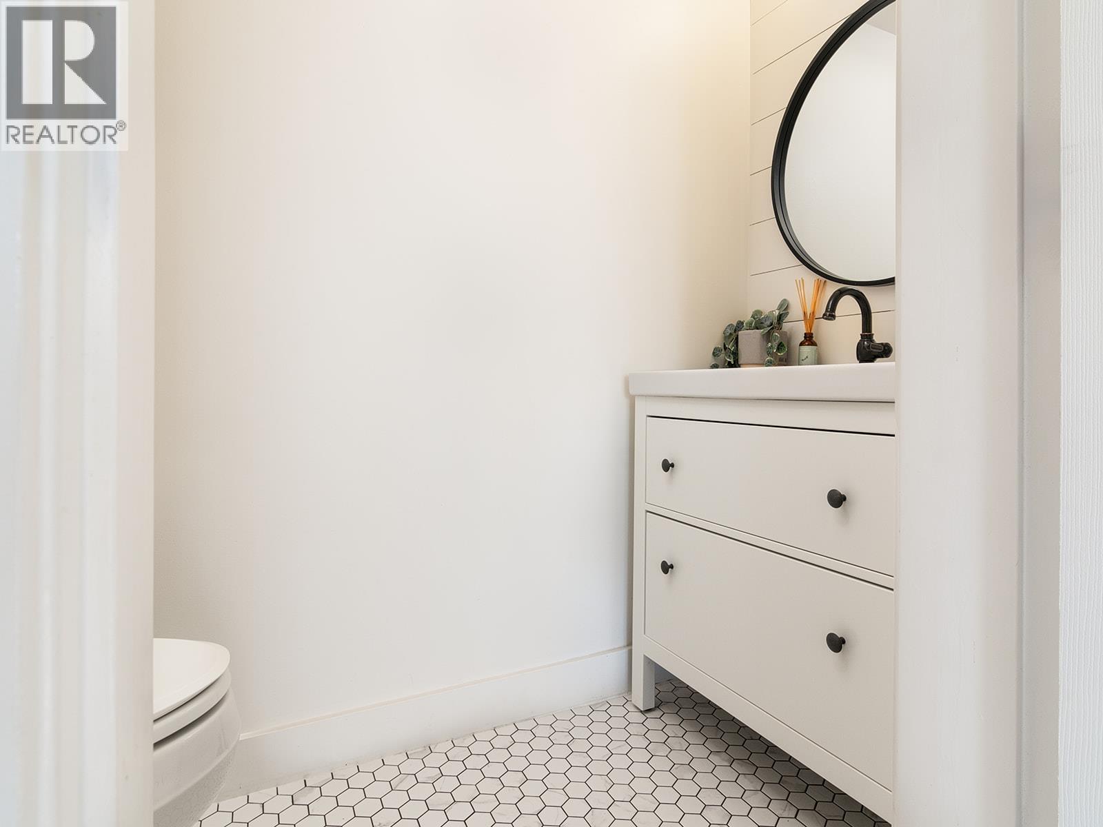 2 1261 Main Street, Squamish, British Columbia  V8B 0P7 - Photo 12 - R3061271