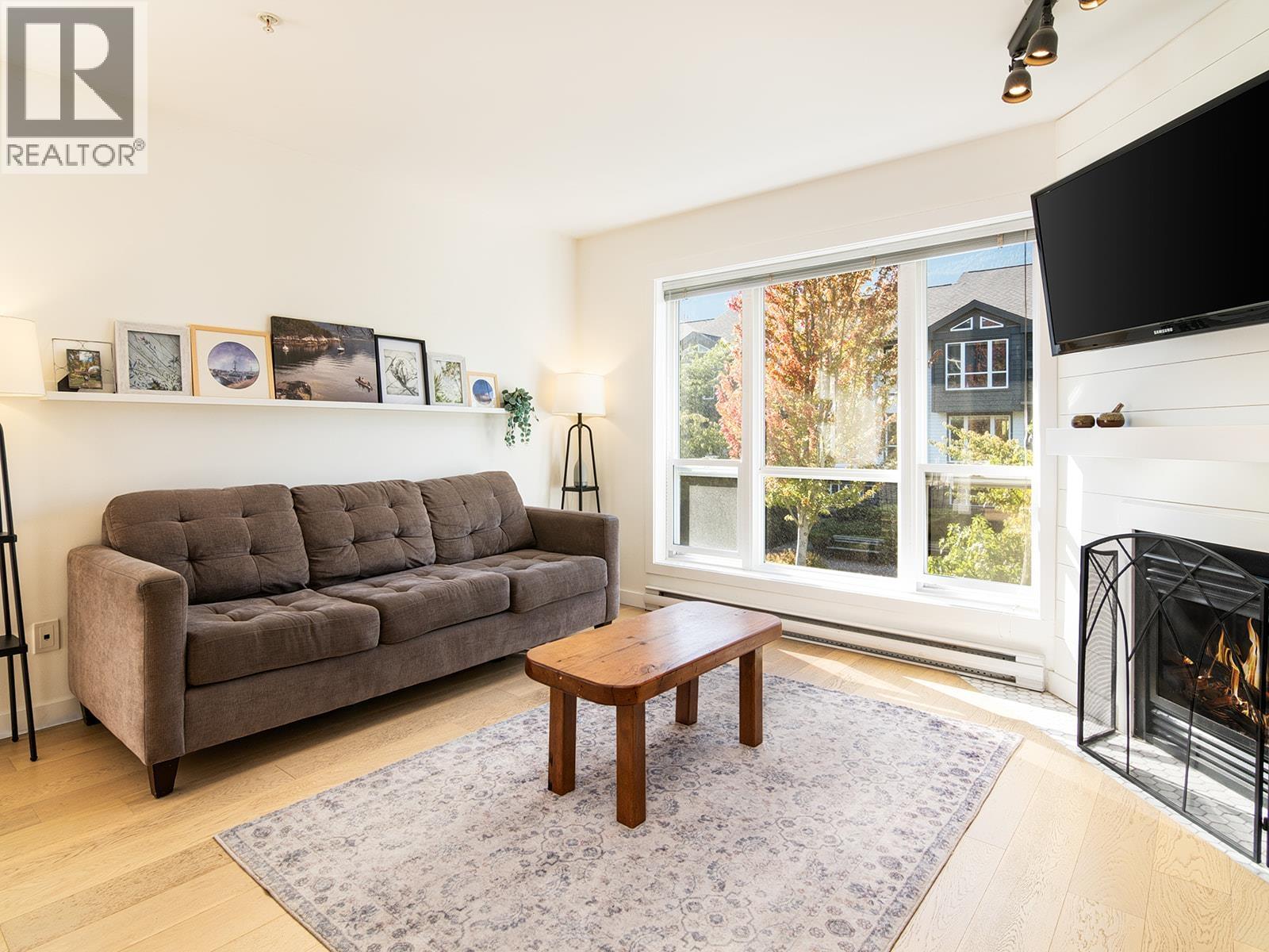 2 1261 Main Street, Squamish, British Columbia  V8B 0P7 - Photo 2 - R3061271