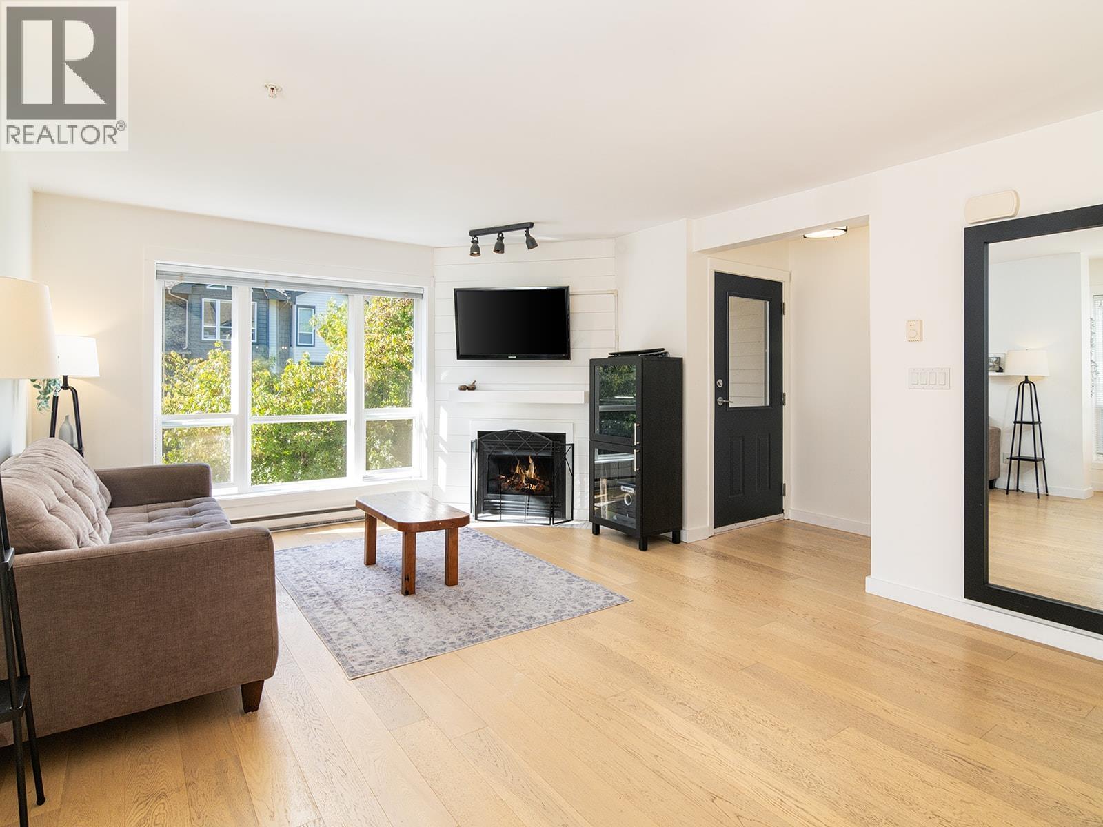 2 1261 Main Street, Squamish, British Columbia  V8B 0P7 - Photo 3 - R3061271