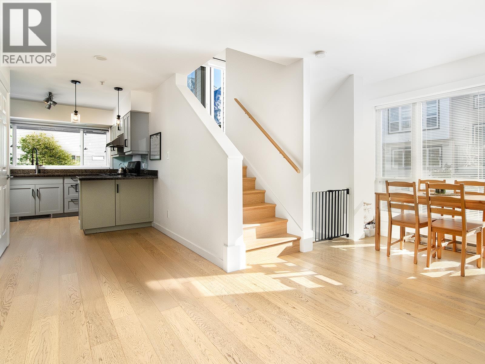 2 1261 Main Street, Squamish, British Columbia  V8B 0P7 - Photo 4 - R3061271