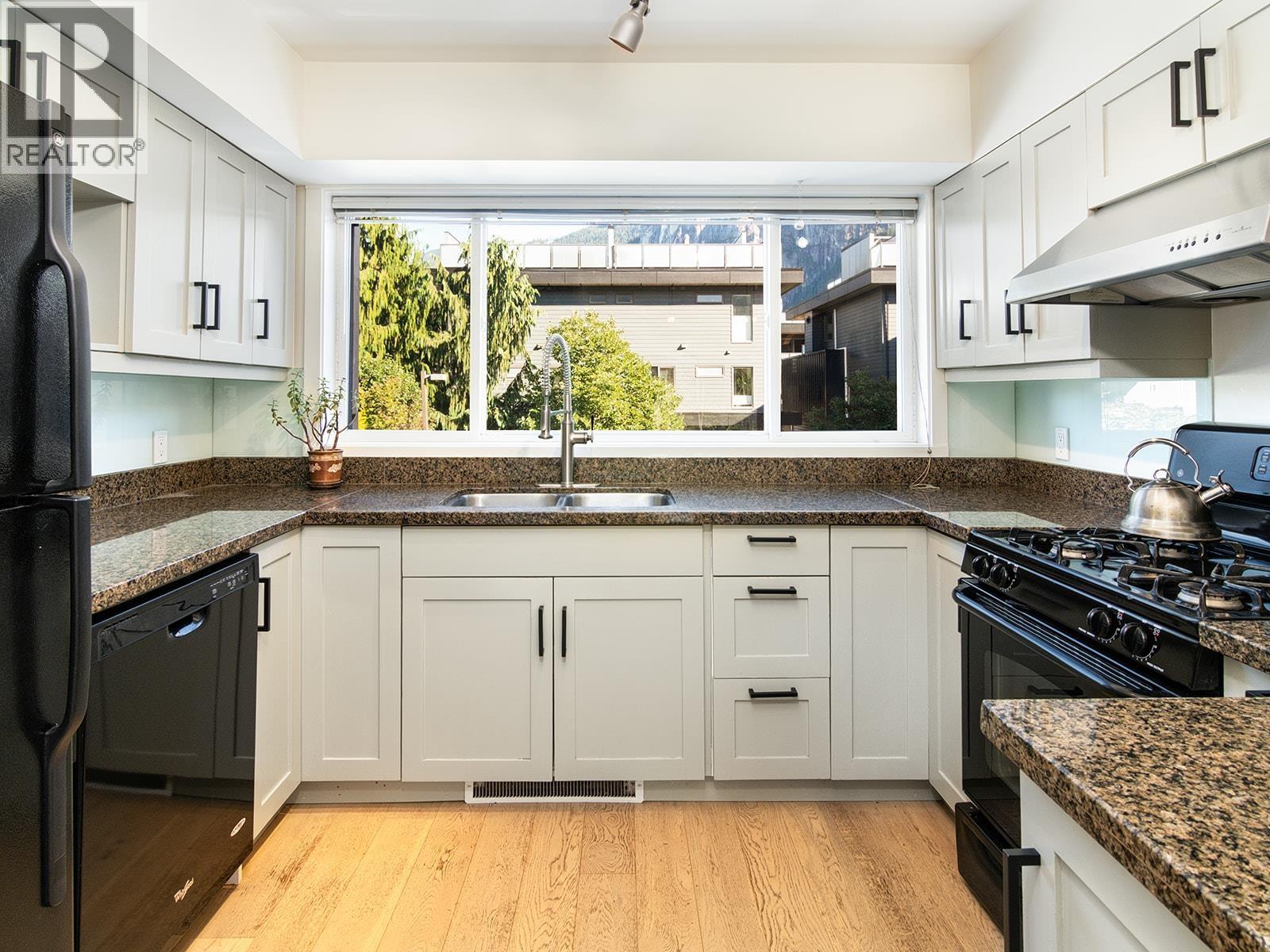 2 1261 Main Street, Squamish, British Columbia  V8B 0P7 - Photo 8 - R3061271