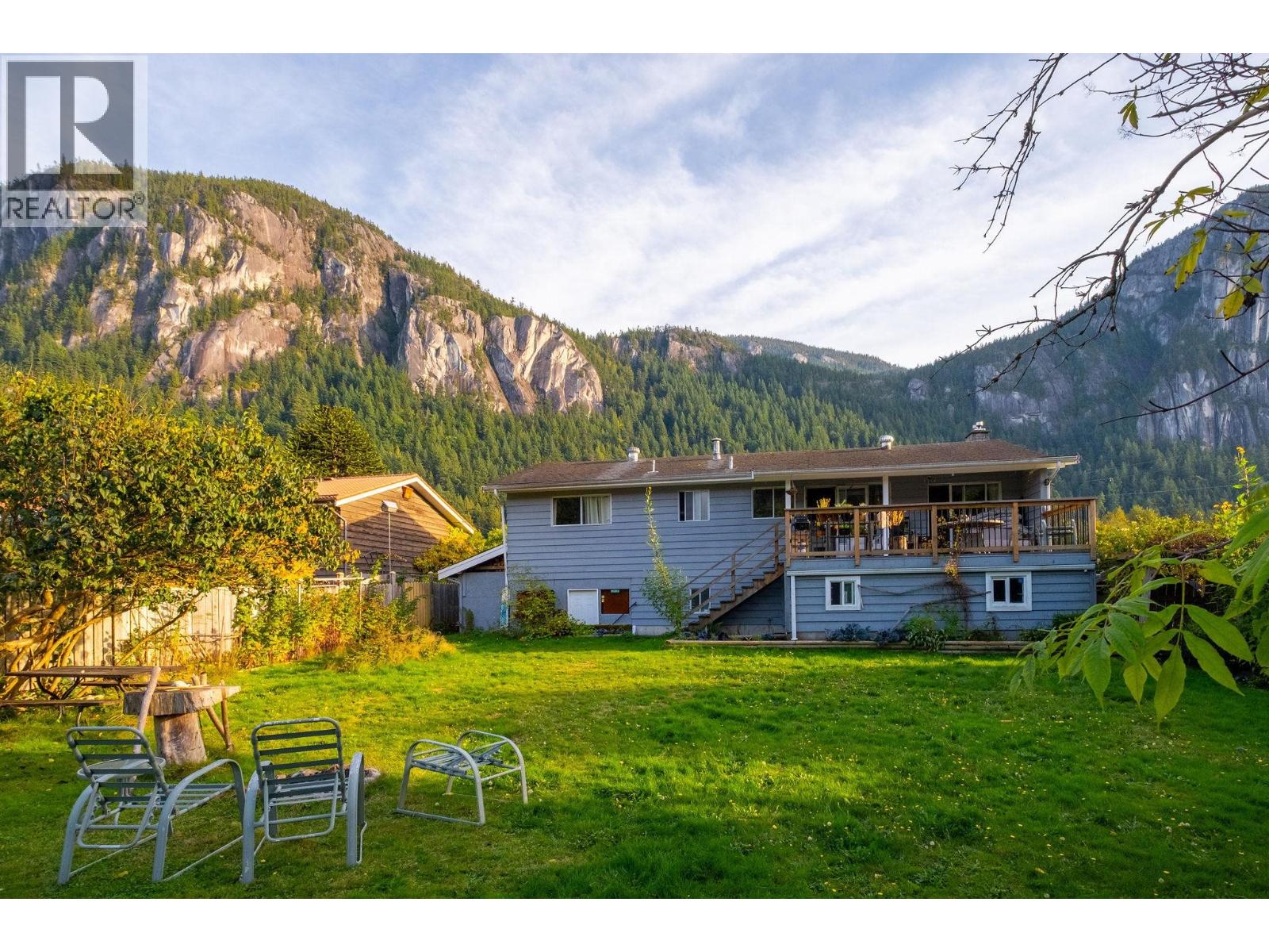 38159 Hemlock Avenue, Squamish, British Columbia  V8B 0X6 - Photo 9 - R3056199