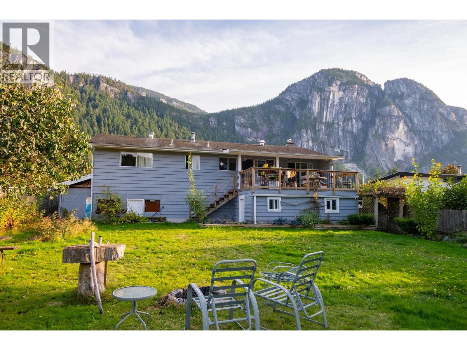 38159 Hemlock Avenue, Squamish, British Columbia  V8B 0X6 - Photo 8 - R3056199