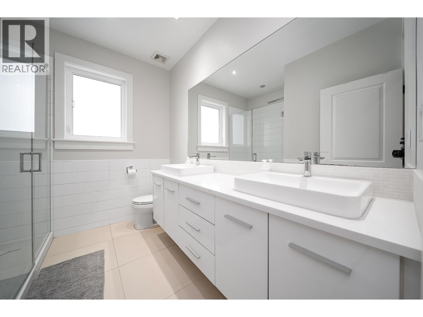 18 Hythe Avenue, Burnaby, British Columbia  V5B 3H7 - Photo 11 - R3052789