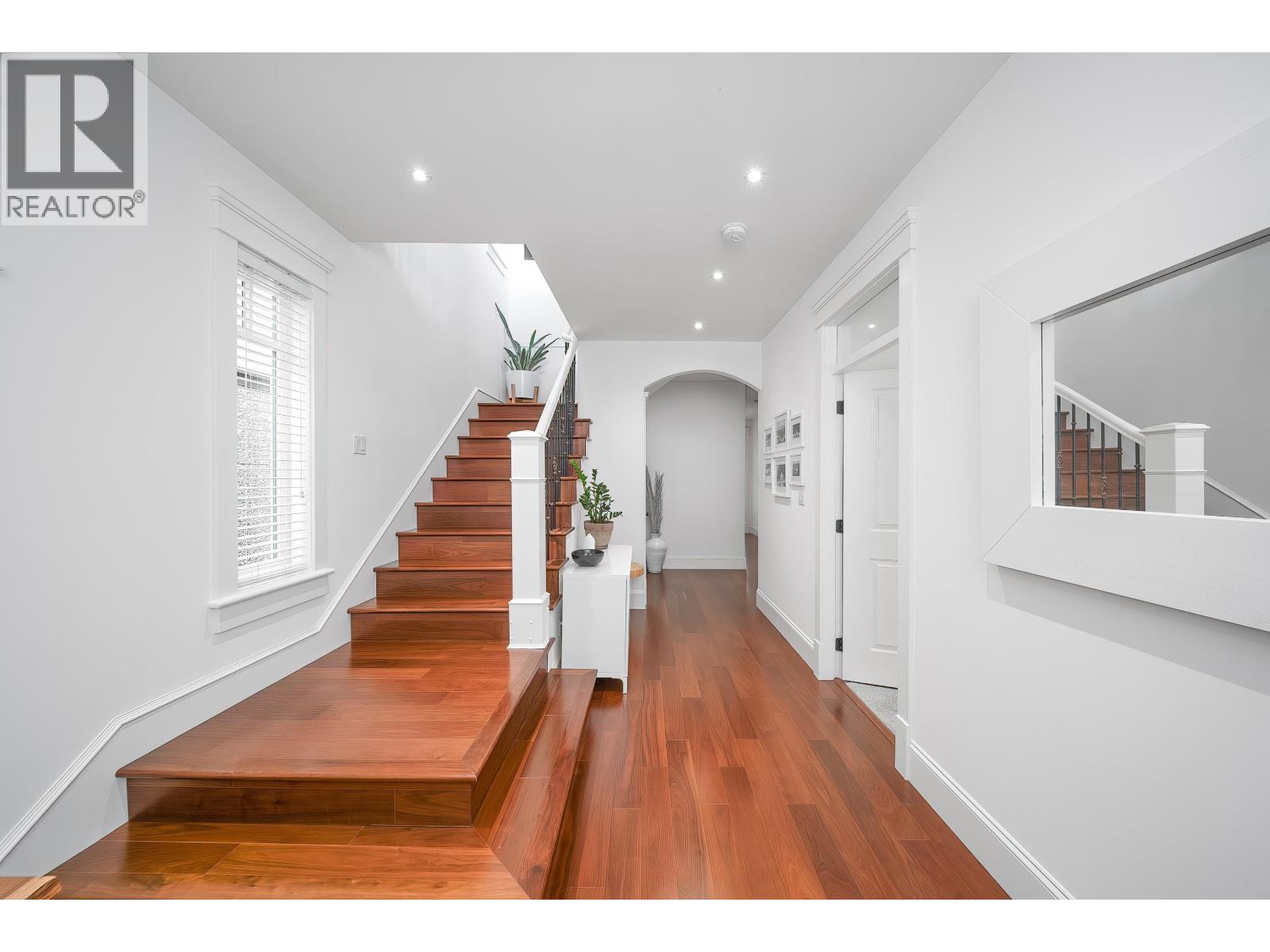 18 Hythe Avenue, Burnaby, British Columbia  V5B 3H7 - Photo 4 - R3052789