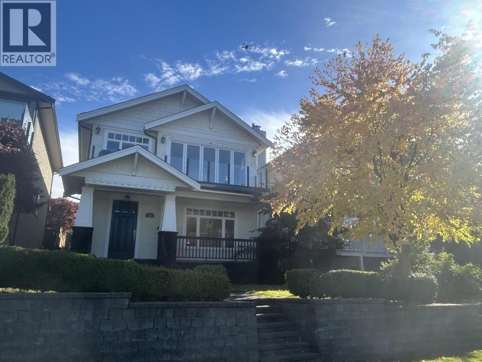 18 Hythe Avenue, Burnaby, British Columbia  V5B 3H7 - Photo 2 - R3052789