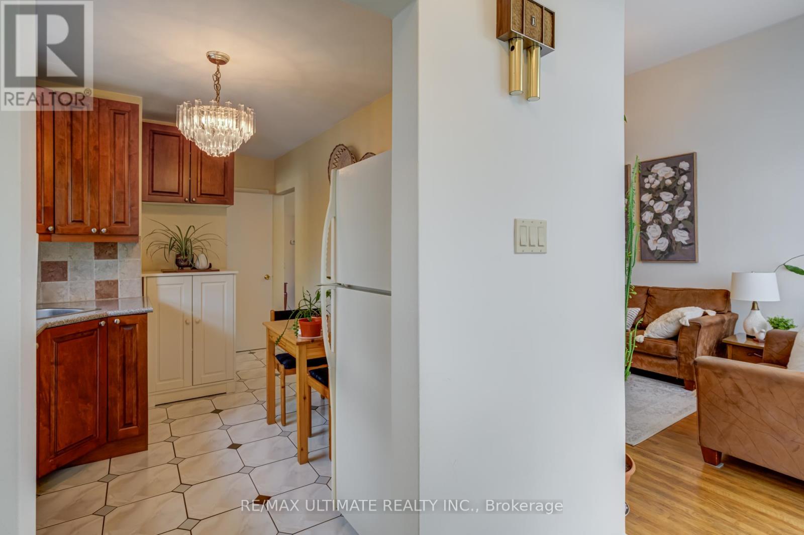 29 Clapperton Avenue, Toronto, Ontario  M1L 4K7 - Photo 5 - E12477339