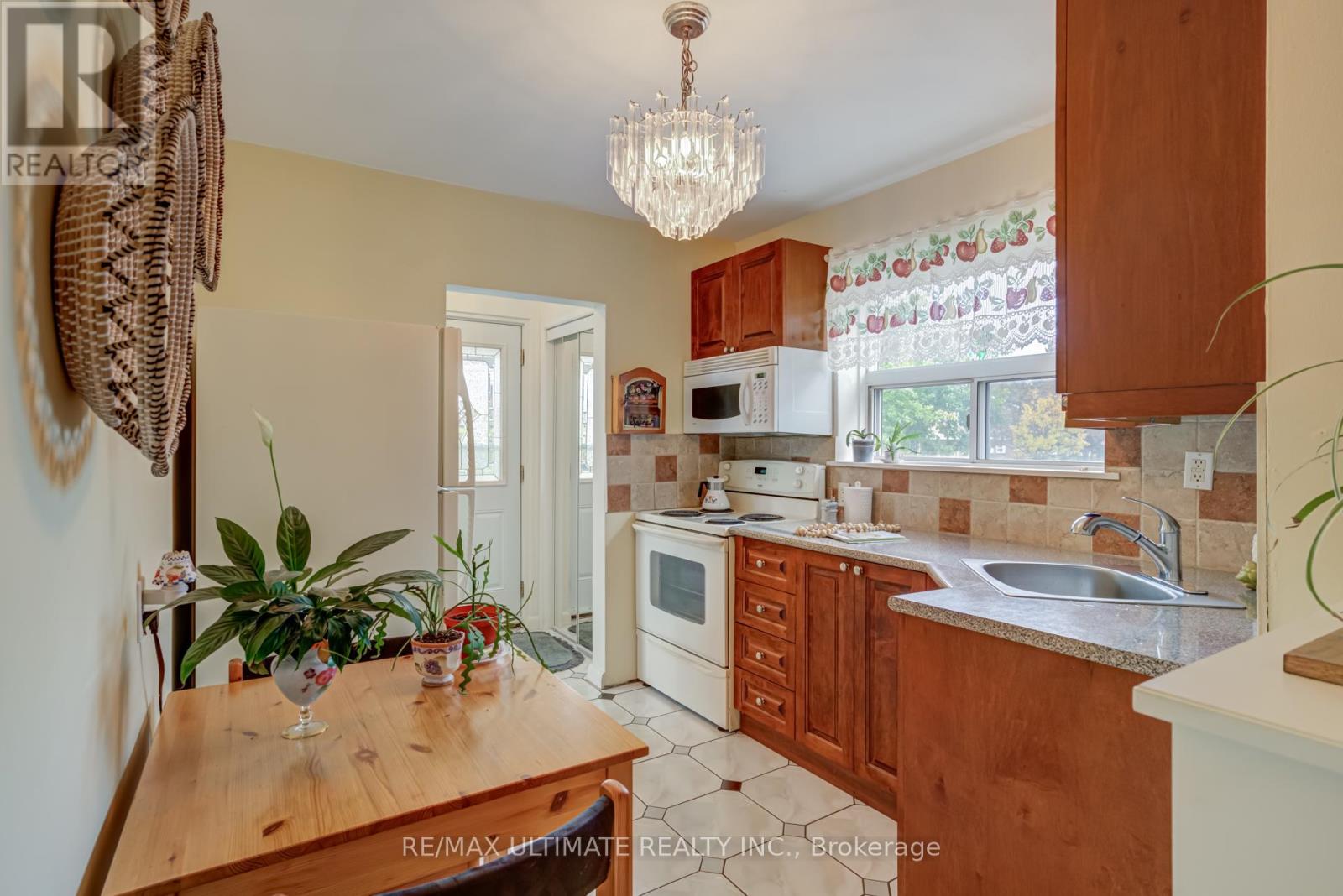 29 Clapperton Avenue, Toronto, Ontario  M1L 4K7 - Photo 7 - E12477339