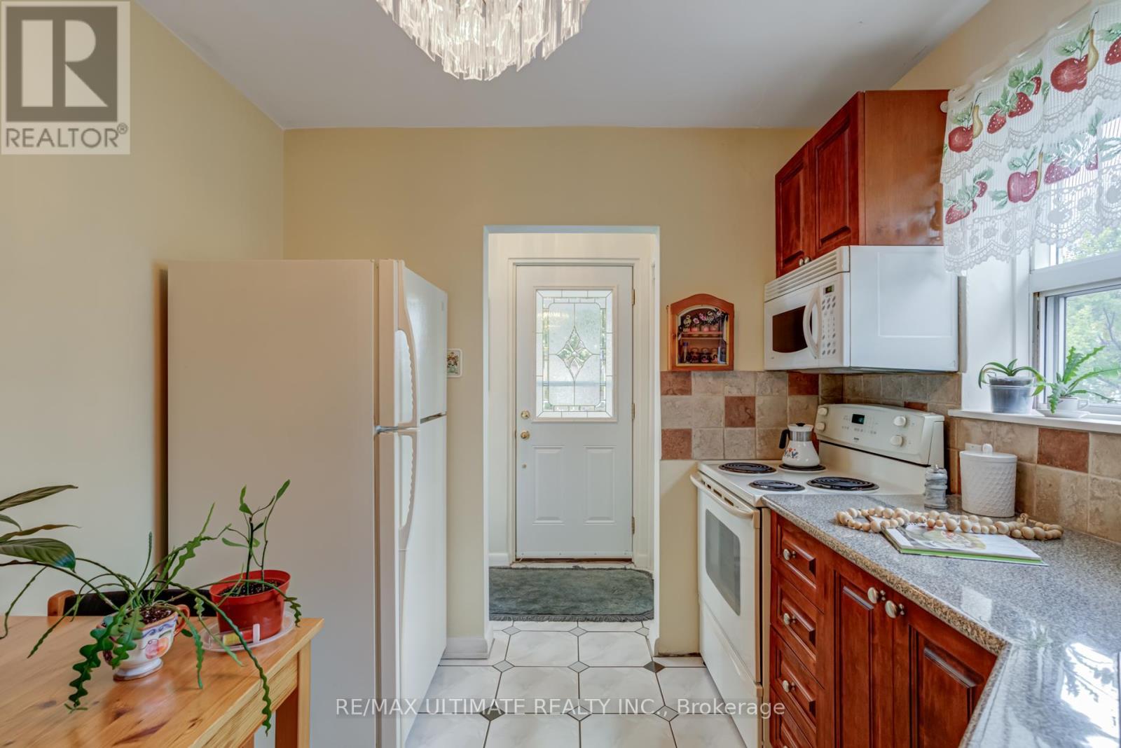 29 Clapperton Avenue, Toronto, Ontario  M1L 4K7 - Photo 8 - E12477339