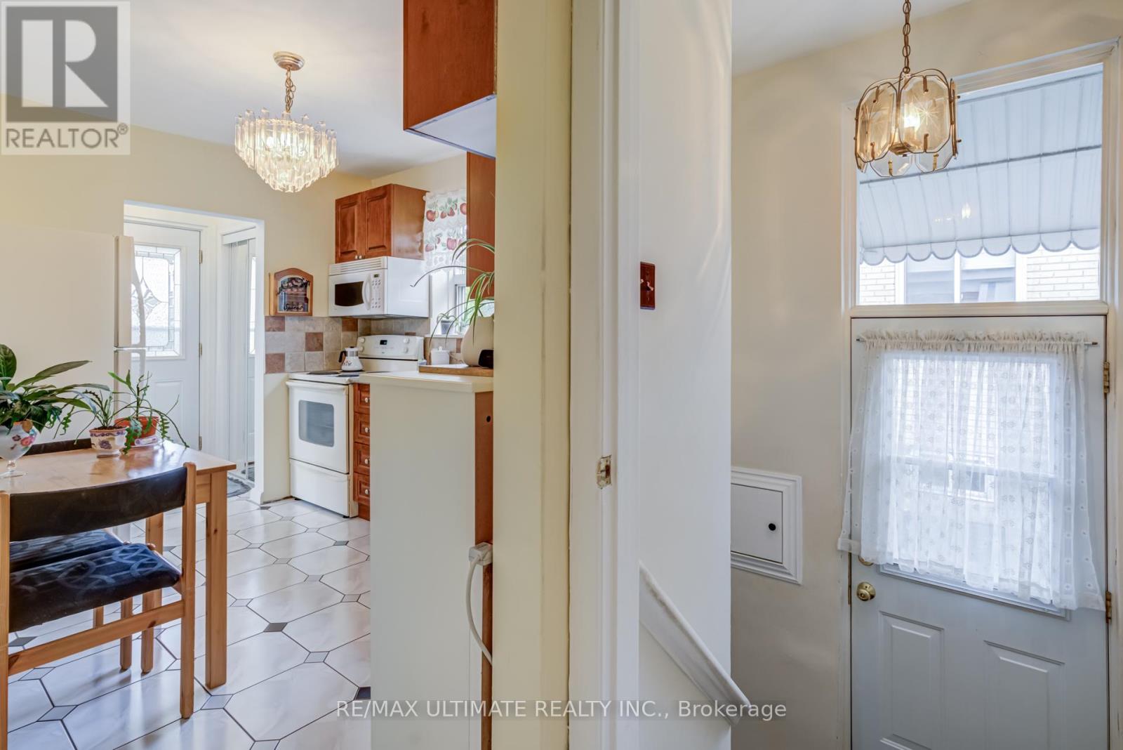29 Clapperton Avenue, Toronto, Ontario  M1L 4K7 - Photo 9 - E12477339