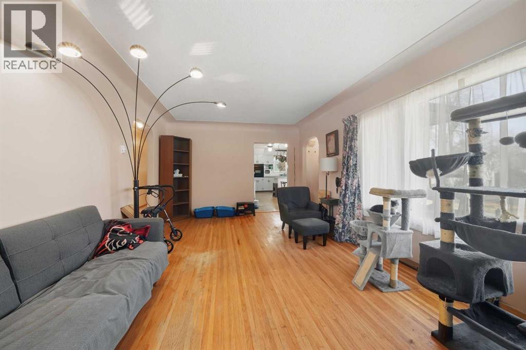 5117 47 Avenue, Ponoka, Alberta  T4J 1J4 - Photo 9 - A2263913