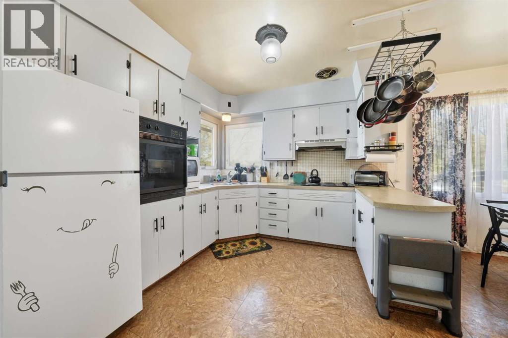 5117 47 Avenue, Ponoka, Alberta  T4J 1J4 - Photo 5 - A2263913