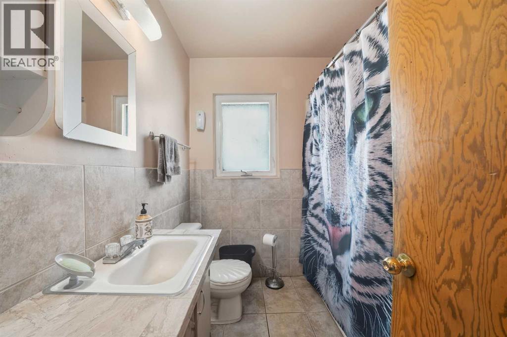 5117 47 Avenue, Ponoka, Alberta  T4J 1J4 - Photo 12 - A2263913