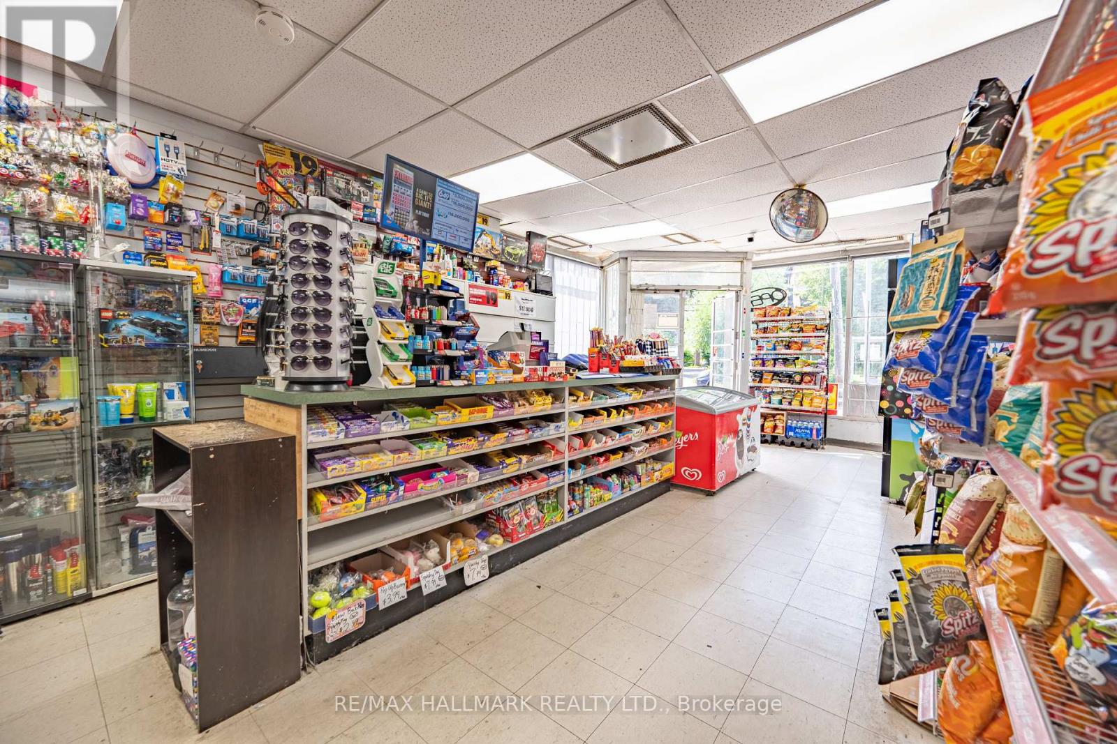 675 Broadview Avenue, Toronto, Ontario  M4K 2P4 - Photo 3 - E12477348
