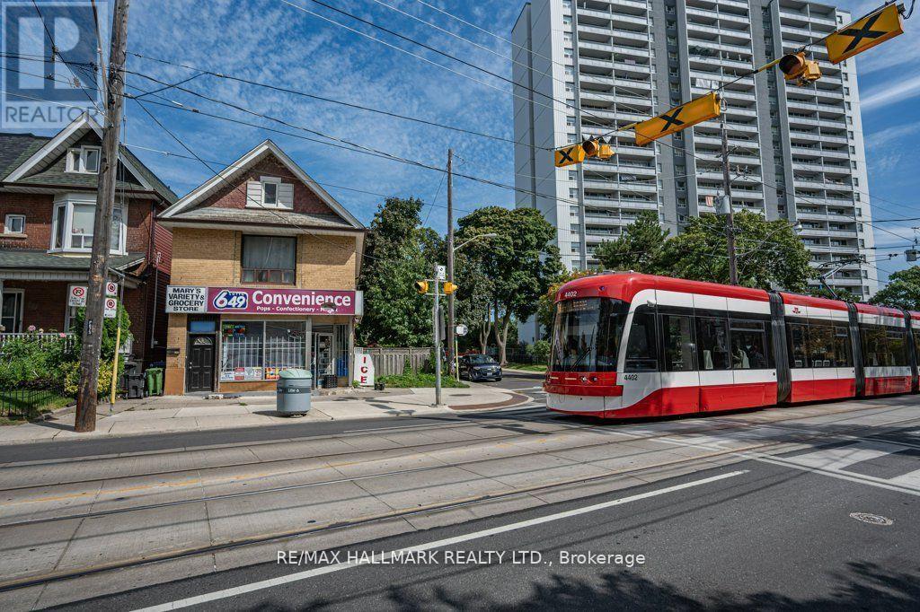 675 Broadview Avenue, Toronto, Ontario  M4K 2P4 - Photo 8 - E12477348