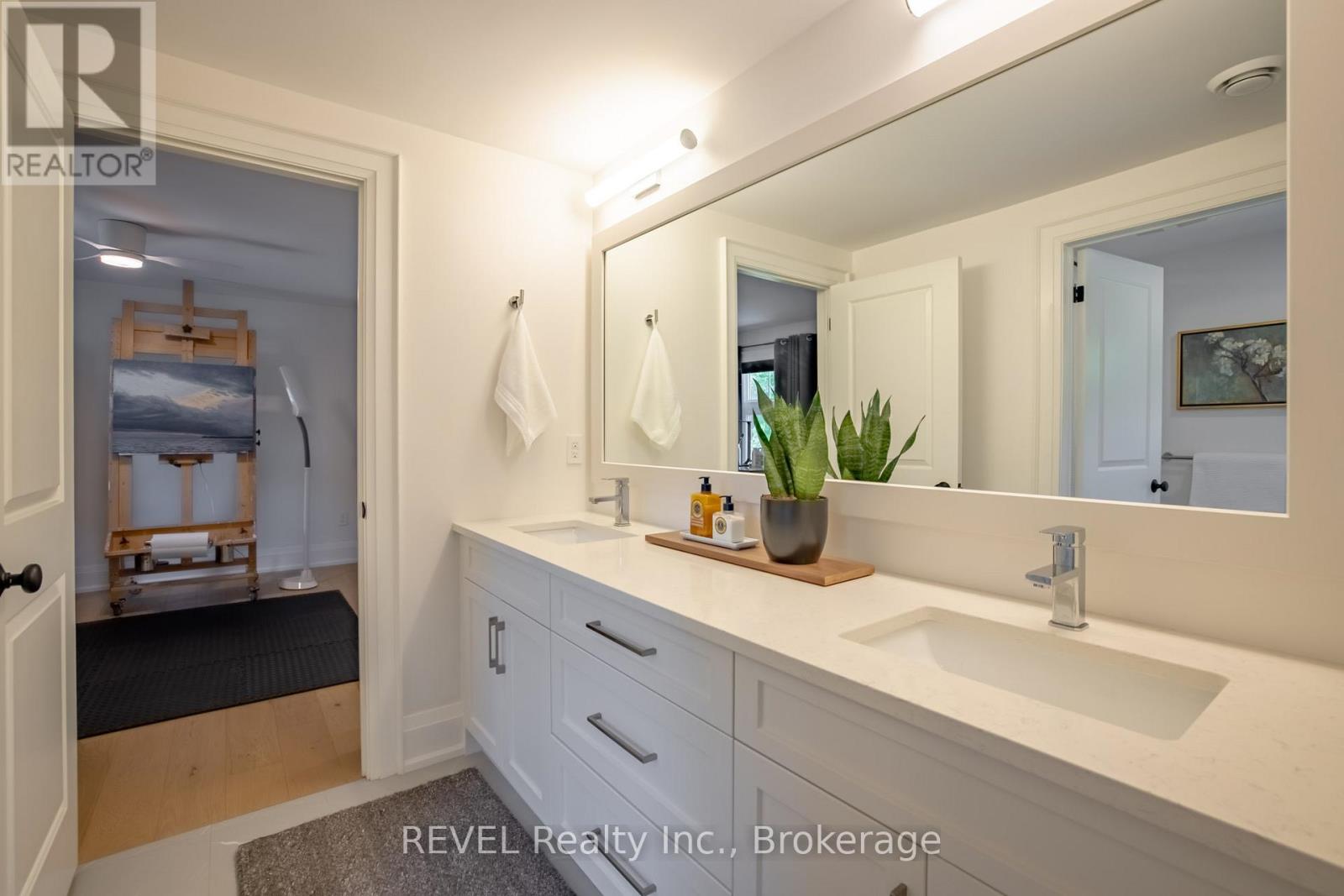 74 Montgomery Road, Welland, Ontario  L3C 2Y3 - Photo 32 - X12477410