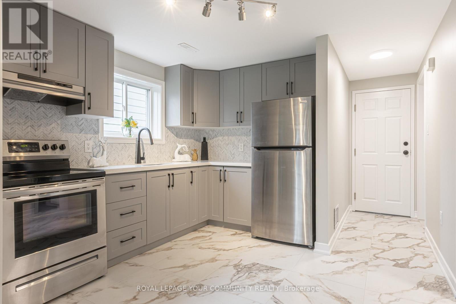 173 Simcoe Road, Bradford West Gwillimbury, Ontario  L3Z 1Y3 - Photo 7 - N12477324