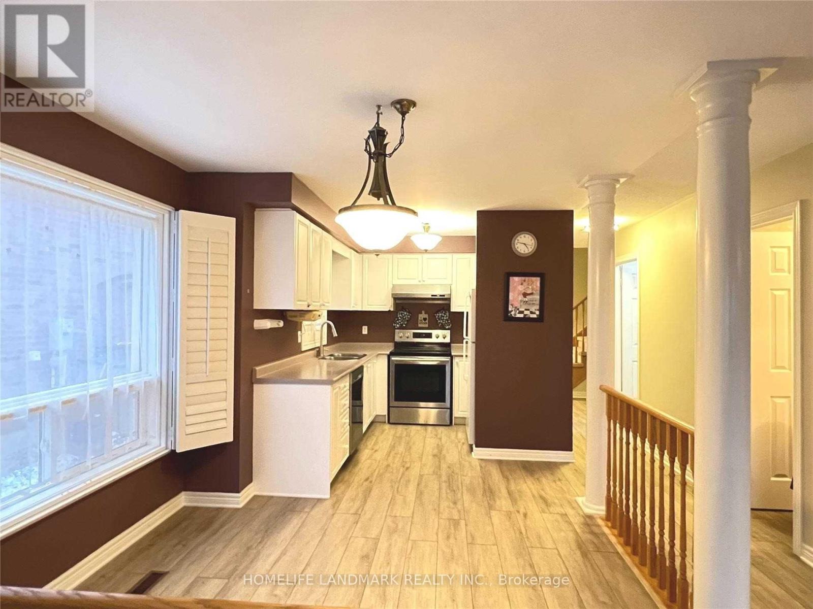 131 Primeau Drive, Aurora, Ontario  L4G 6Z6 - Photo 3 - N12477329