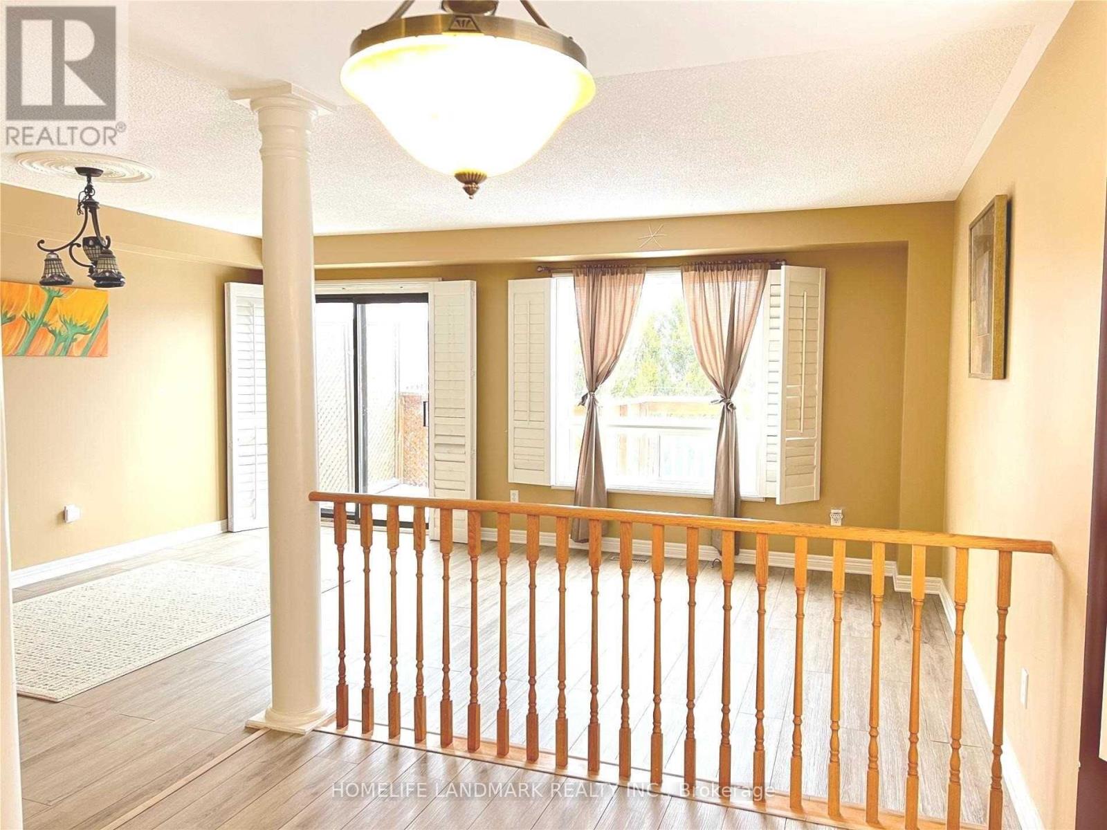 131 Primeau Drive, Aurora, Ontario  L4G 6Z6 - Photo 5 - N12477329