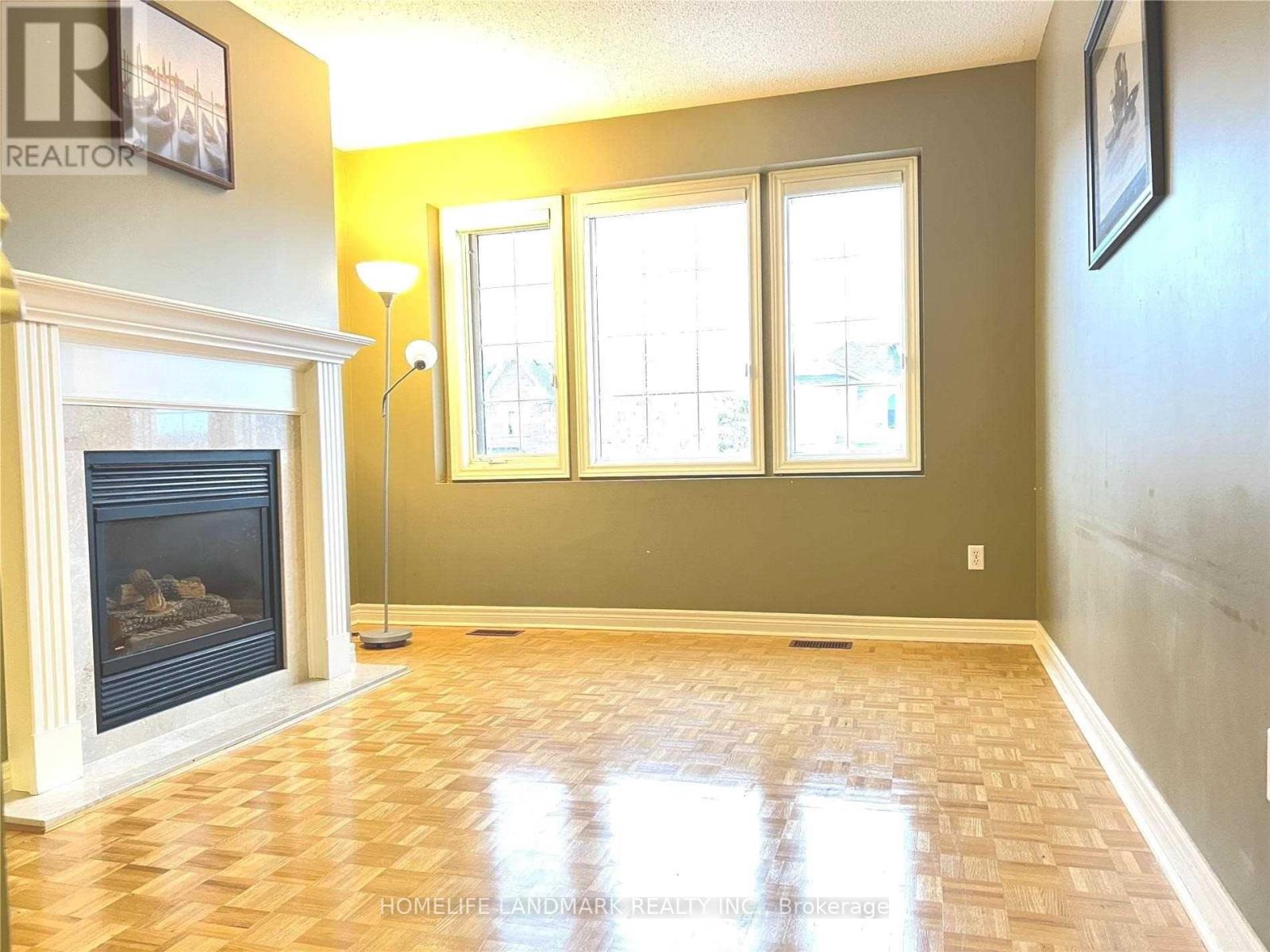 131 Primeau Drive, Aurora, Ontario  L4G 6Z6 - Photo 7 - N12477329