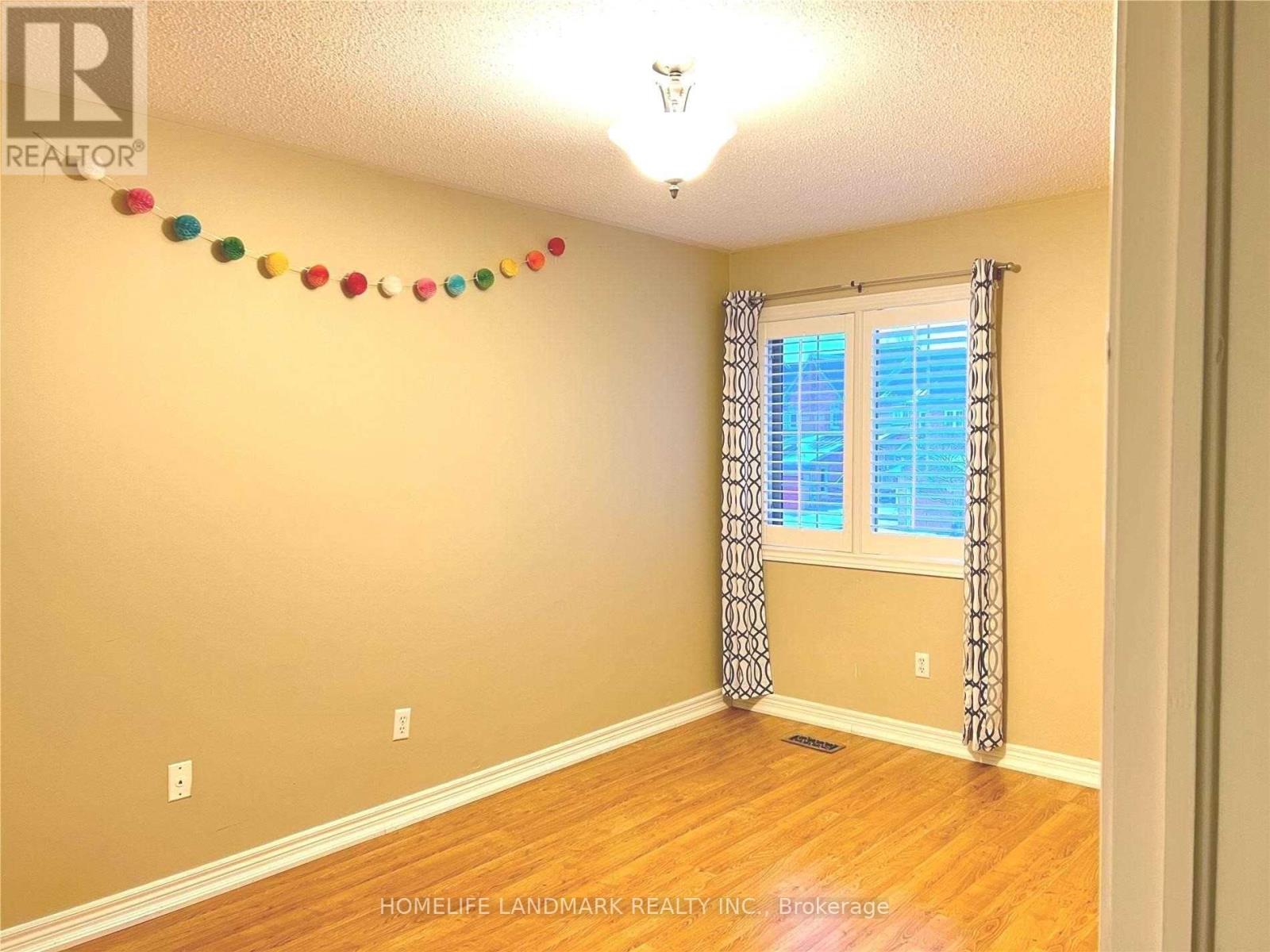 131 Primeau Drive, Aurora, Ontario  L4G 6Z6 - Photo 9 - N12477329