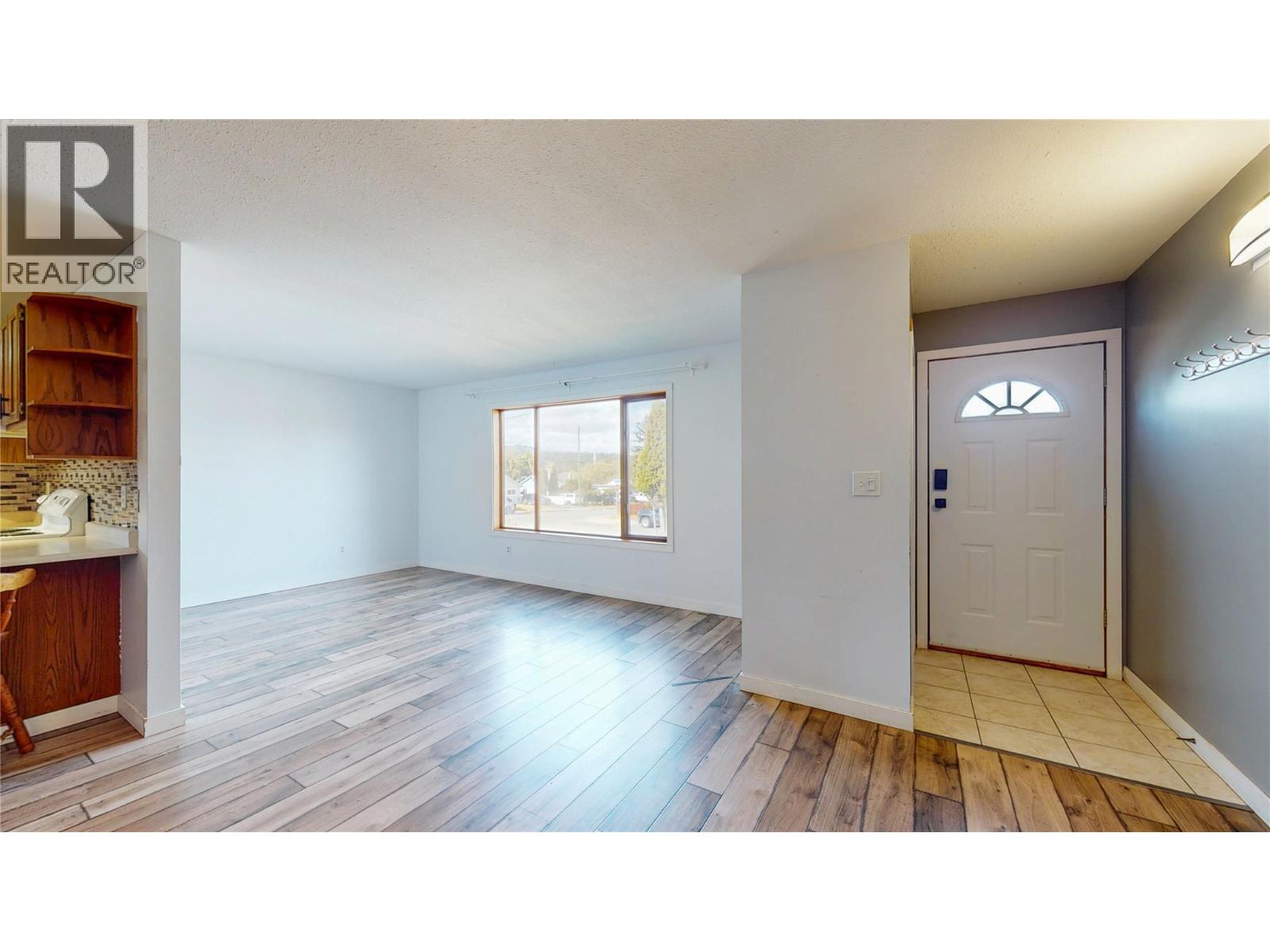 303 5th Street S, Cranbrook, British Columbia V1C 1J5 - Photo 4 - 10366486