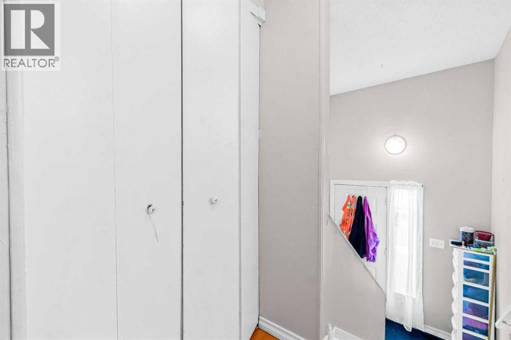 6133 Penbrooke Drive Se, Calgary, Alberta  T2A 3P2 - Photo 3 - A2266153