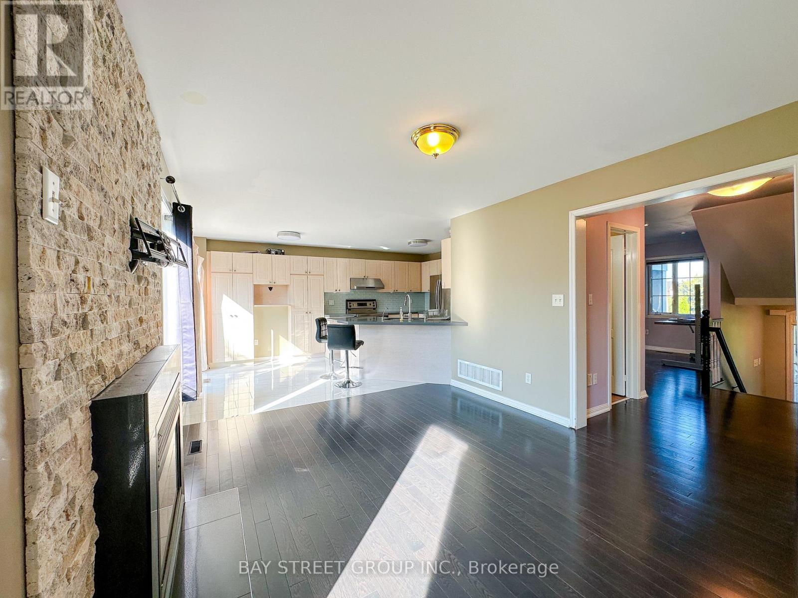 216 Equator Crescent, Vaughan, Ontario  L6A 2Y1 - Photo 8 - N12477349