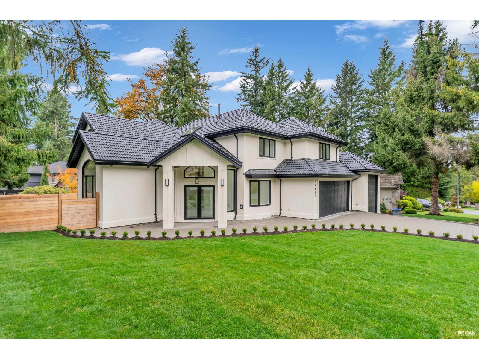 14099 28a Avenue, Surrey, British Columbia  V4P 2H8 - Photo 2 - R3061277