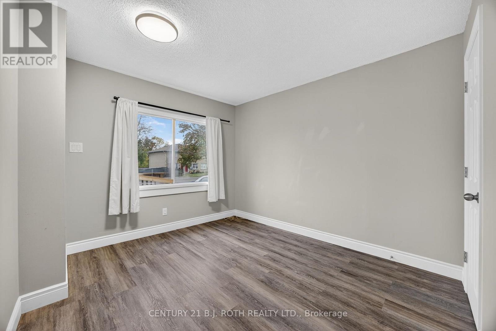 155 Penetang Street, Barrie, Ontario  L4M 1V9 - Photo 12 - S12477316