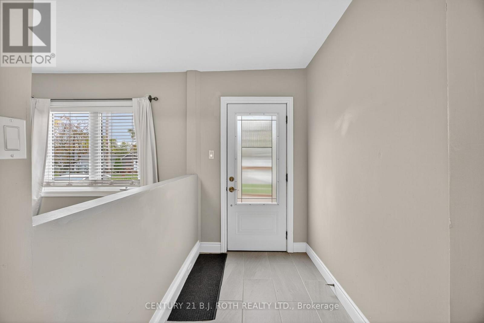 155 Penetang Street, Barrie, Ontario  L4M 1V9 - Photo 5 - S12477316
