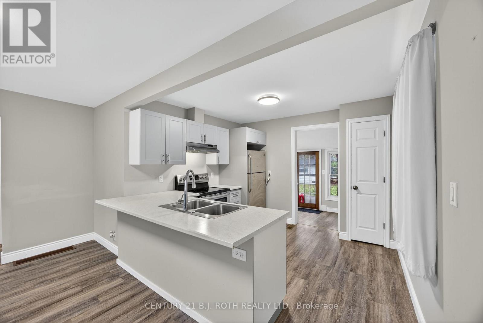 155 Penetang Street, Barrie, Ontario  L4M 1V9 - Photo 6 - S12477316
