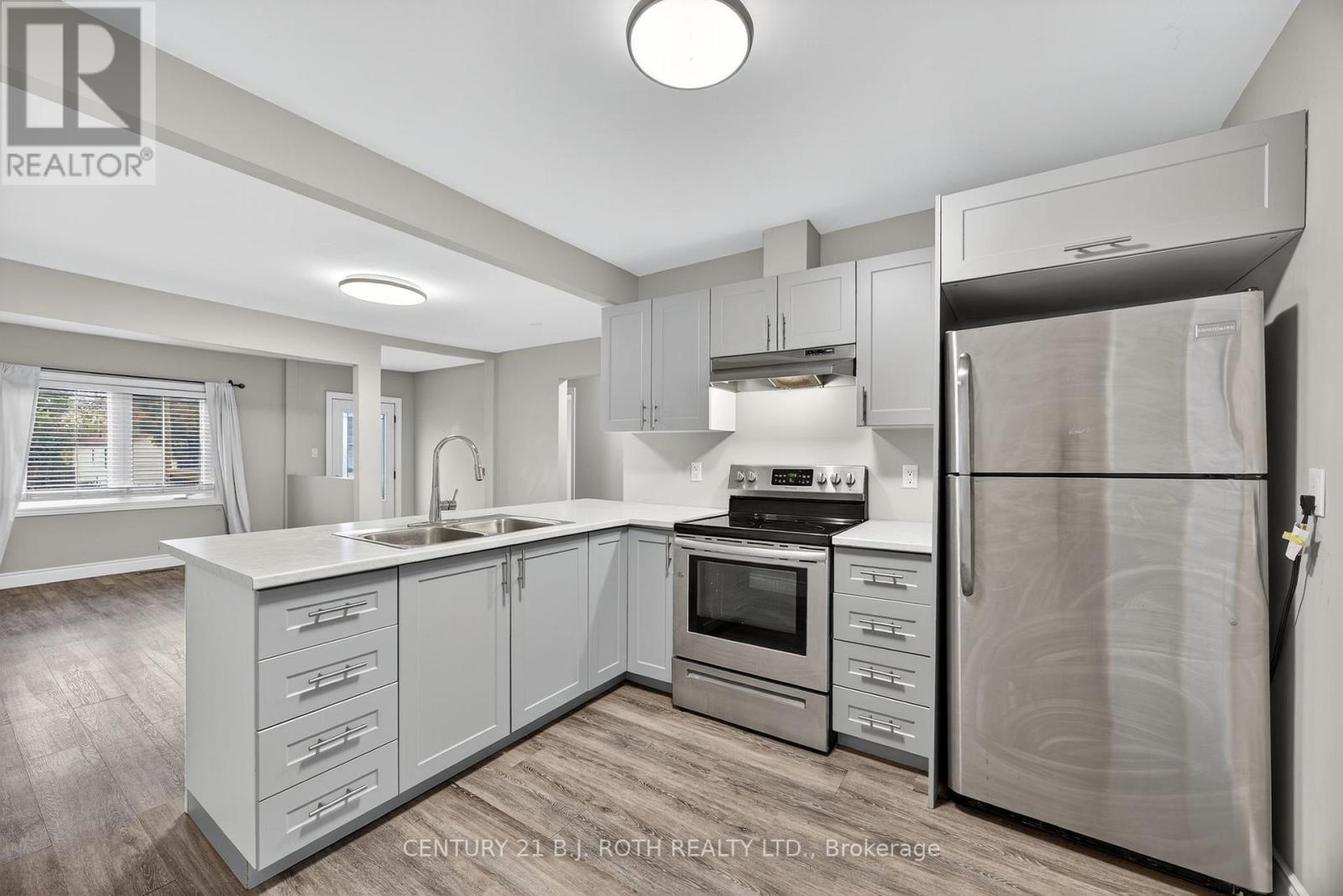 155 Penetang Street, Barrie, Ontario  L4M 1V9 - Photo 8 - S12477316