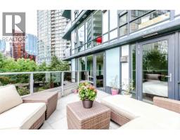 305 8 SMITHE MEWS, Vancouver, British Columbia