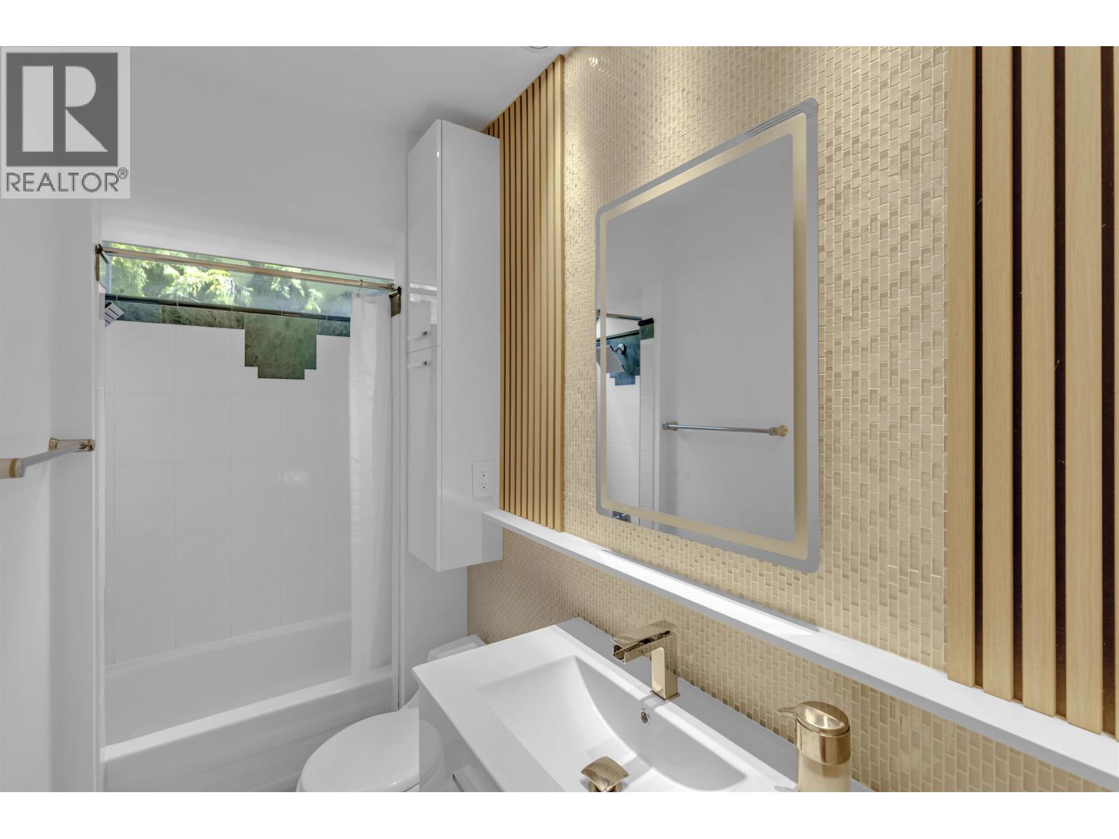 670 Montroyal Boulevard, North Vancouver, British Columbia  V7R 2G3 - Photo 11 - R3009726