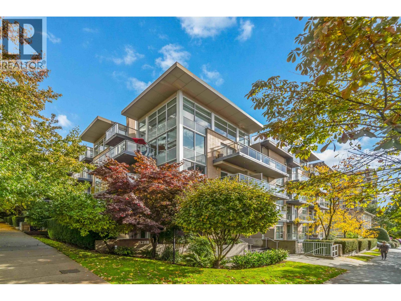 PH4 1288 CHESTERFIELD AVENUE, North Vancouver, British Columbia