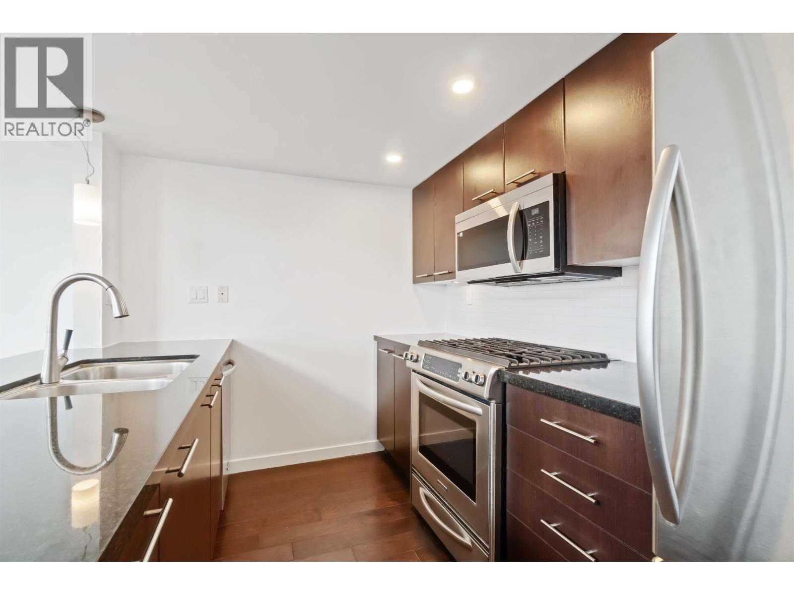 Ph4 1288 Chesterfield Avenue, North Vancouver, British Columbia  V7M 0B1 - Photo 5 - R3061275