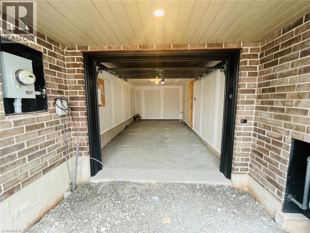 27 Roxanne Drive, Hamilton, Ontario  L8H 1L9 - Photo 8 - 40780954