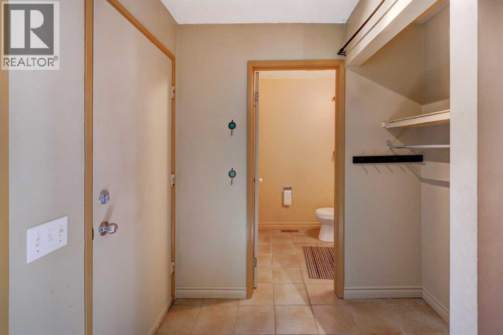 324 Ranchview Court Nw, Calgary, Alberta  T3G 1A6 - Photo 3 - A2259623