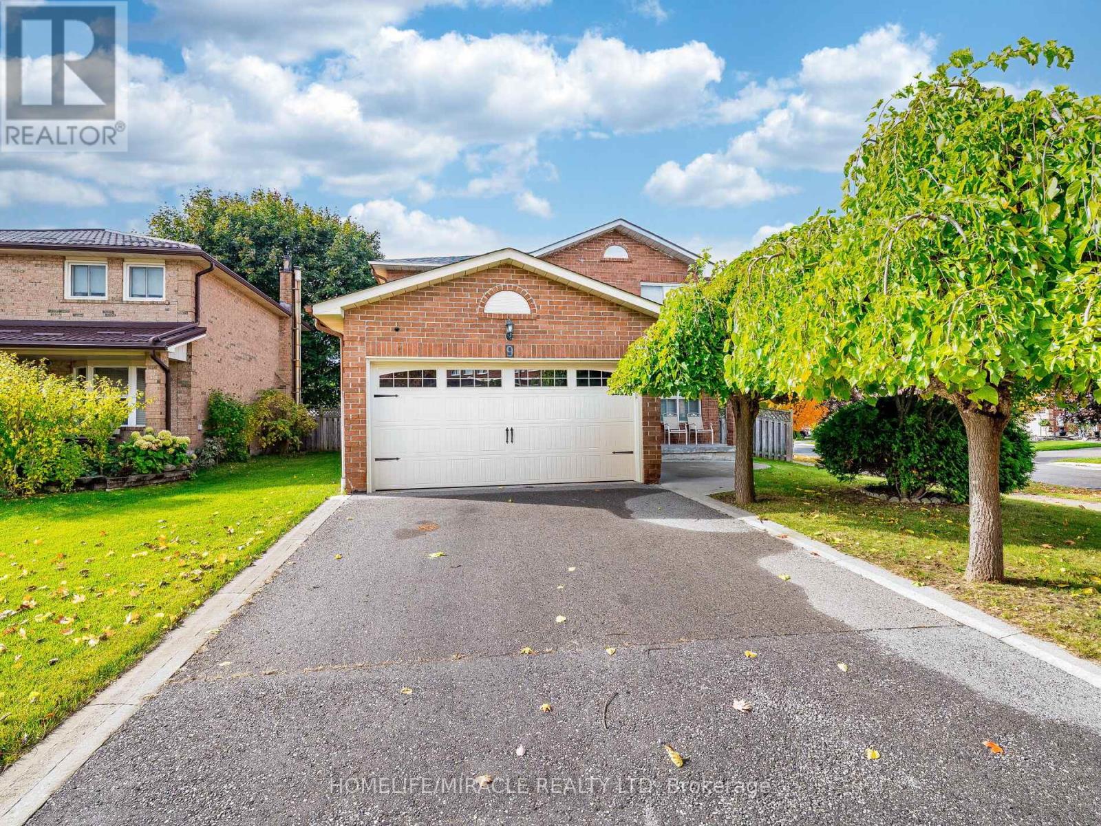 9 BALLYCASTLE CRESCENT, Brampton, Ontario