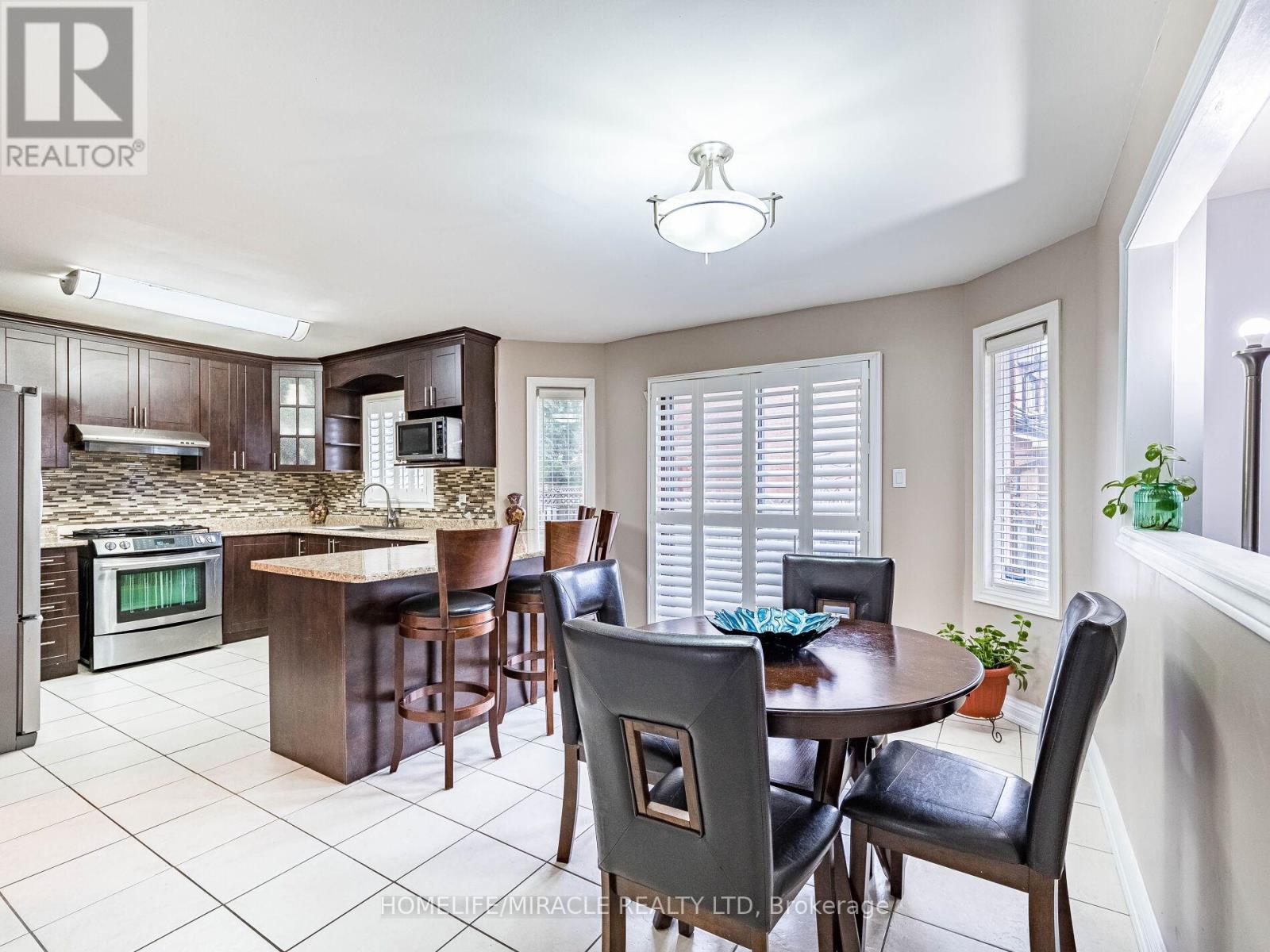 9 Ballycastle Crescent, Brampton, Ontario  L6Z 2V6 - Photo 12 - W12477320