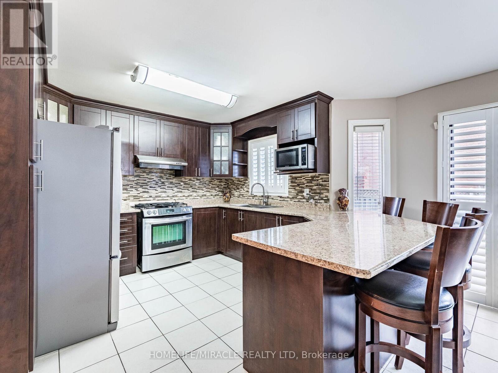 9 Ballycastle Crescent, Brampton, Ontario  L6Z 2V6 - Photo 14 - W12477320