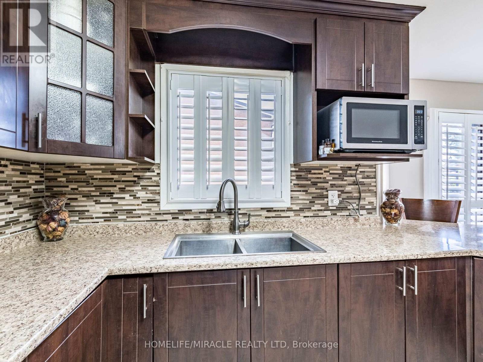 9 Ballycastle Crescent, Brampton, Ontario  L6Z 2V6 - Photo 16 - W12477320