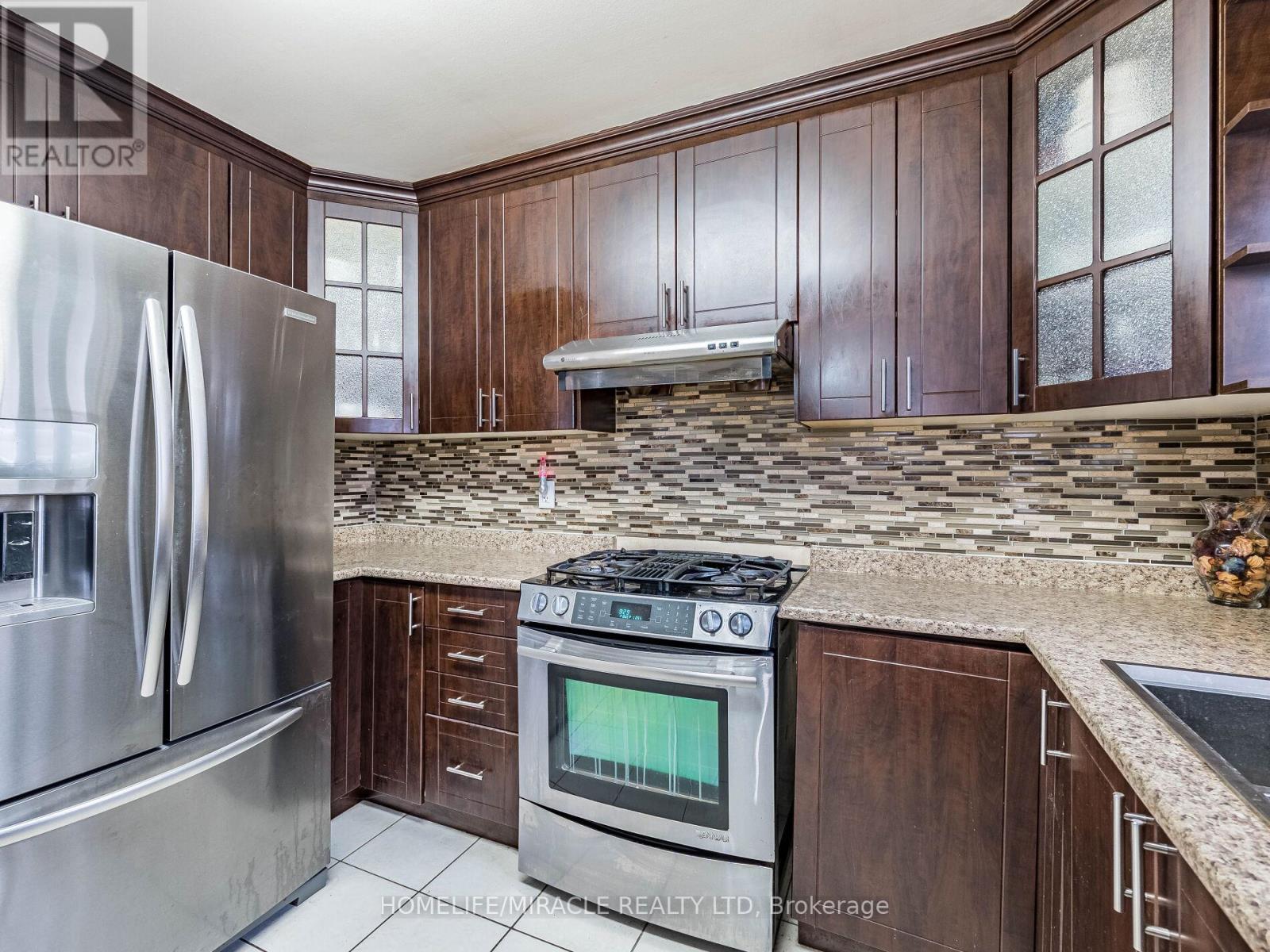 9 Ballycastle Crescent, Brampton, Ontario  L6Z 2V6 - Photo 17 - W12477320