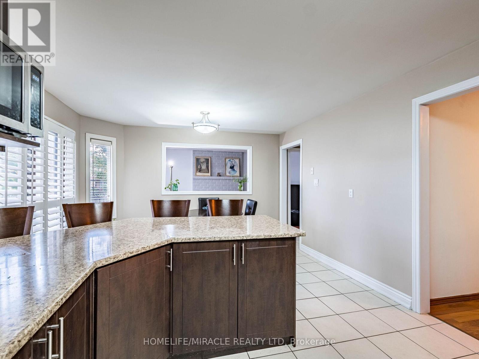 9 Ballycastle Crescent, Brampton, Ontario  L6Z 2V6 - Photo 18 - W12477320