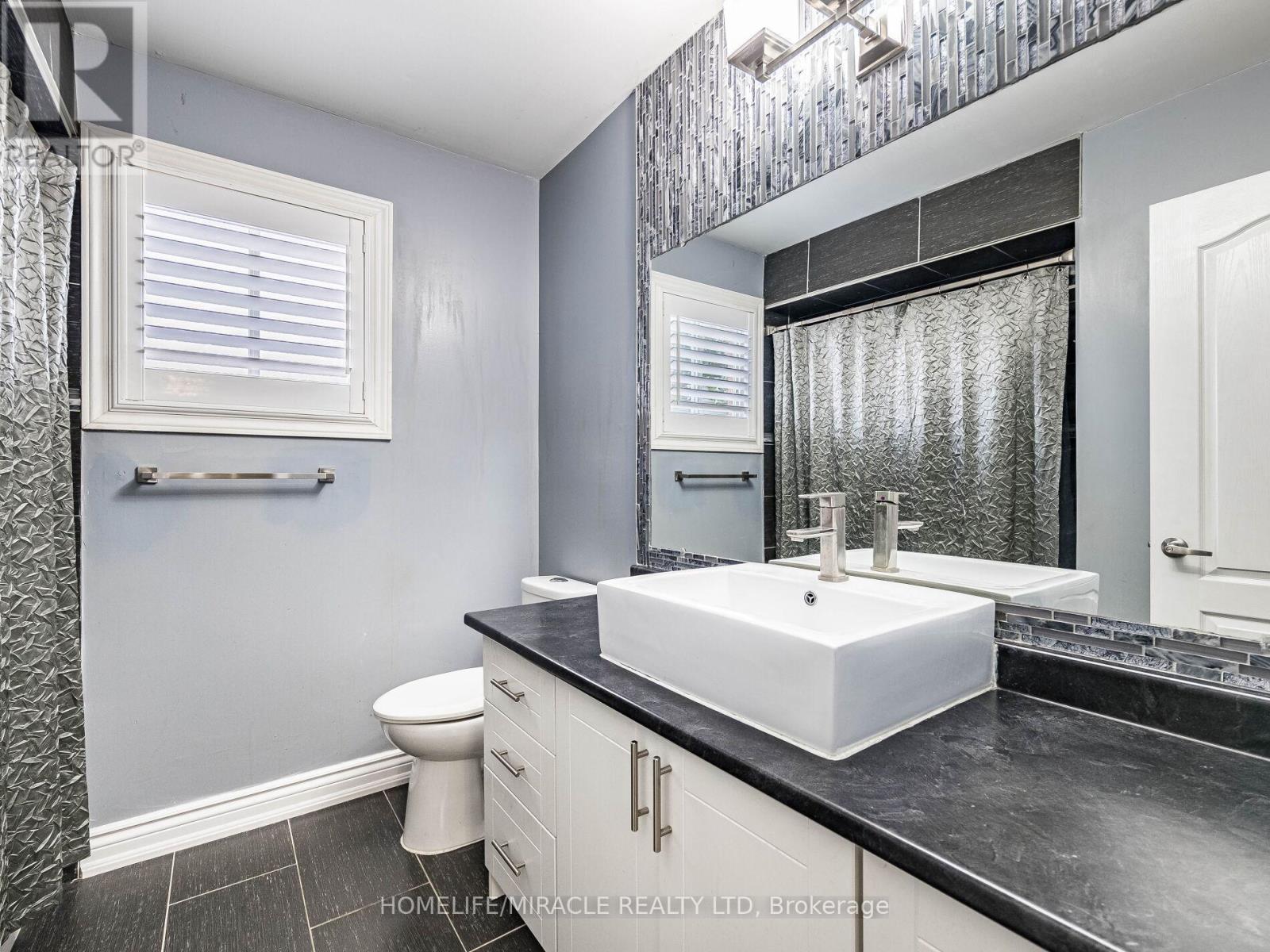 9 Ballycastle Crescent, Brampton, Ontario  L6Z 2V6 - Photo 38 - W12477320