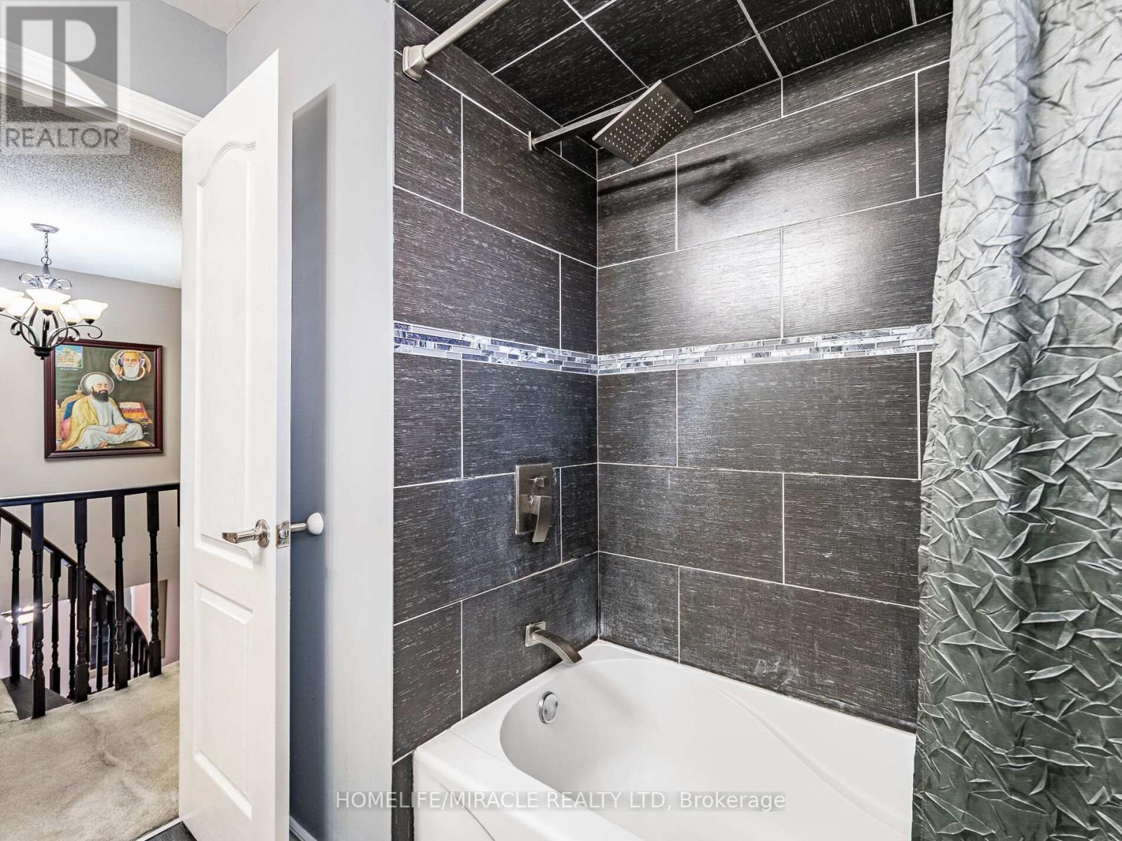 9 Ballycastle Crescent, Brampton, Ontario  L6Z 2V6 - Photo 39 - W12477320